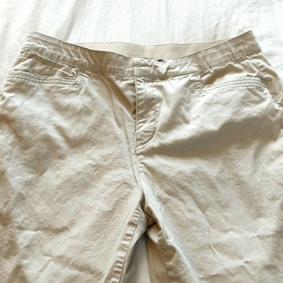 Bandolino Size 8 Beige Capri Pants - Picture 2 of 4
